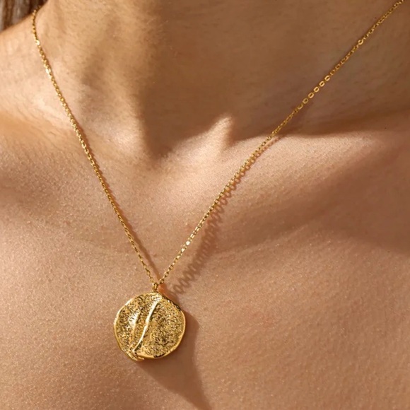 Gold Textured Statement Jewelry Set – Hammered Disc Necklace & Stud Earrings - Picture 7 of 8